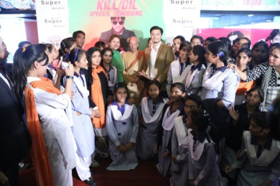 ali zafar celebrates success of kill dil with underprivileged children