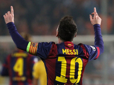 lionel messi breaks champions league scoring record