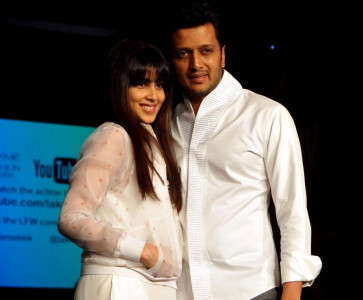 it s a boy genelia riteish blessed with son it s a boy genelia riteish blessed with son
