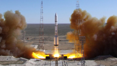 russia postpones proton m launch over defect
