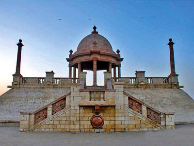 zoroastrians must keep the fire ablaze