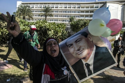 egypt court drops murder charge against mubarak over 2011 protester deaths