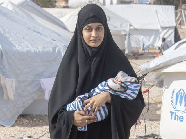 shamima begum pictured with her week old son in al hawl camp for captured is wives photo daily mail shamima begum pictured with her week old son in al hawl camp for captured is wives photo daily mail