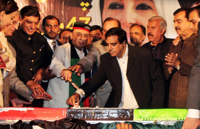 nawaz s govt is better than dictatorship zardari