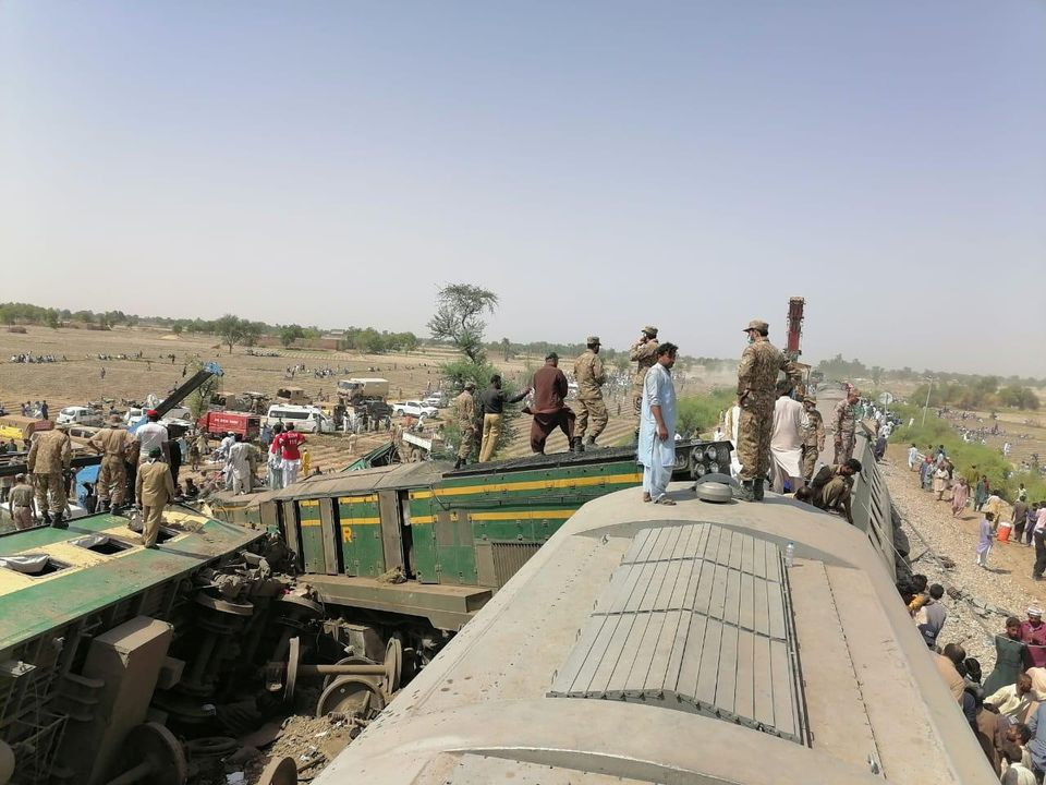 Paramilitary soldiers and rescue workers gather at the site following a collision between two trains in Ghotki, Pakistan June 7, 2021. Inter-Services Public Relations (ISPR)/ Handout via REUTERS ATTENTION EDITORS - THIS PICTURE WAS PROVIDED BY A THIRD PARTY. NO RESALES. NO ARCHIVE.