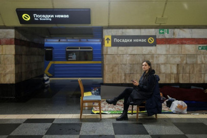 kyiv residents adapt to monotonous routine in metro shelters