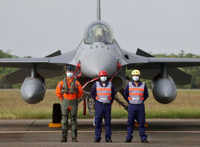 pilot and navy officers pose in front of a f 16v fighter at the commission of the first squadron of the upgraded f 16v fighters in chiayi air force base chiayi taiwan november 18 2021 photo reuters pilot and navy officers pose in front of a f 16v fighter at the commission of the first squadron of the upgraded f 16v fighters in chiayi air force base chiayi taiwan november 18 2021 photo reuters