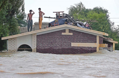 8 ucs submerged in johi as people return to sujawal