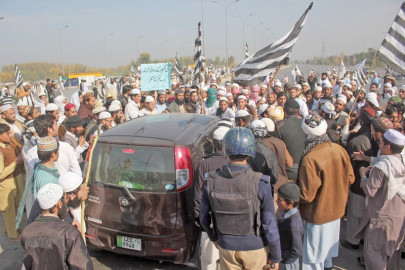 countrywide strike jui f workers hold up pti convoys for hours