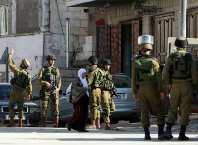 palestinian woman stabs israeli shot by army