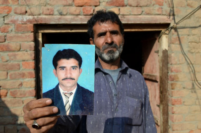 families in pakistan mourn drug mules beheaded in saudi