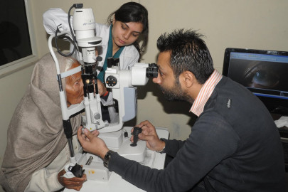 india detains doctor after cataract surgery leaves 20 blind
