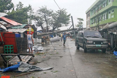 disaster weary country typhoon tears down homes in philippines