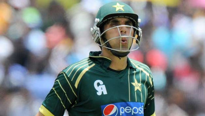injured misbah in doubt for third new zealand odi
