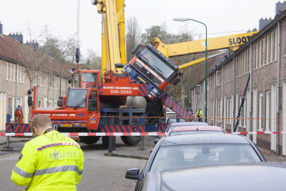 dutchman tries to pop question destroys house