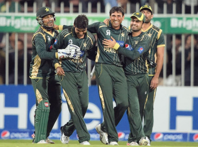 3rd odi pakistan rock new zealand with 147 run victory