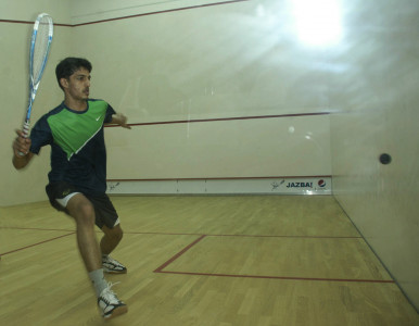squash farhan zaman crashes out in malaysia