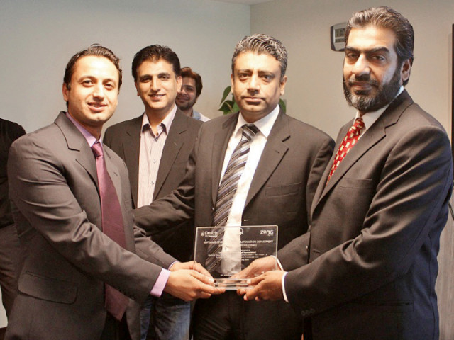 corporate corner zong receives award corporate corner zong receives award