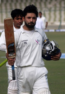 quaid e azam trophy gold with 303 run first innings lead sngpl in full control