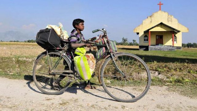 thousands flee deadly violence in india s assam