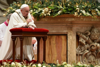 give comfort to families of children killed in pakistan says pope on christmas