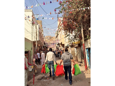 deck the halls santa brings toys to pahar ganj