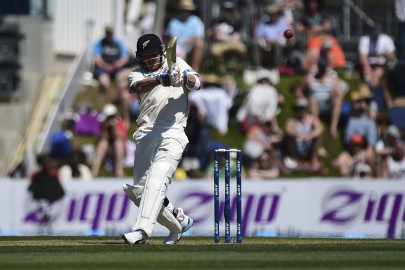 new zealand v sri lanka mccullum blasts 195 to gift new zealand special day