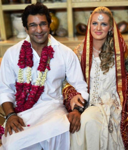 wasim akram shaniera welcome aiyla akram