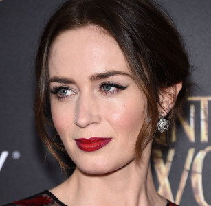 hobbit battles unbroken into the woods to second box office win