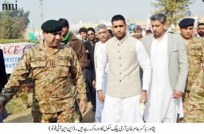 in solidarity british boxer amir khan visits aps