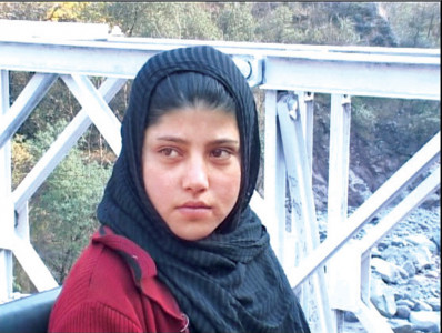 crossed loc by mistake girl handed back to indian authorities