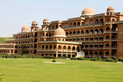 restricting movement gates of peshawar university campus closed