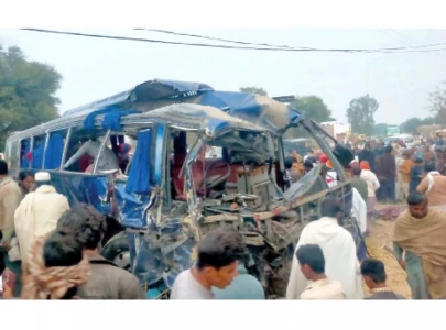 six killed 35 injured in bahawalpur bus accident