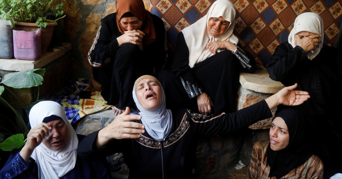 The mother of Palestinian Rasheed Abu Arra, who was killed, mourns her son alongside other women, in the town of Aqaba near Tubas, in the Israeli-occupied West Bank. Photo:Reuters