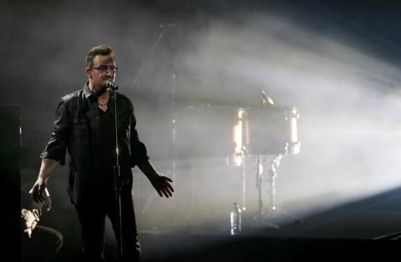 bono lead singer of the band u2 performs during the bambi 2014 media awards ceremony in berlin november 13 2014 photo reuters
