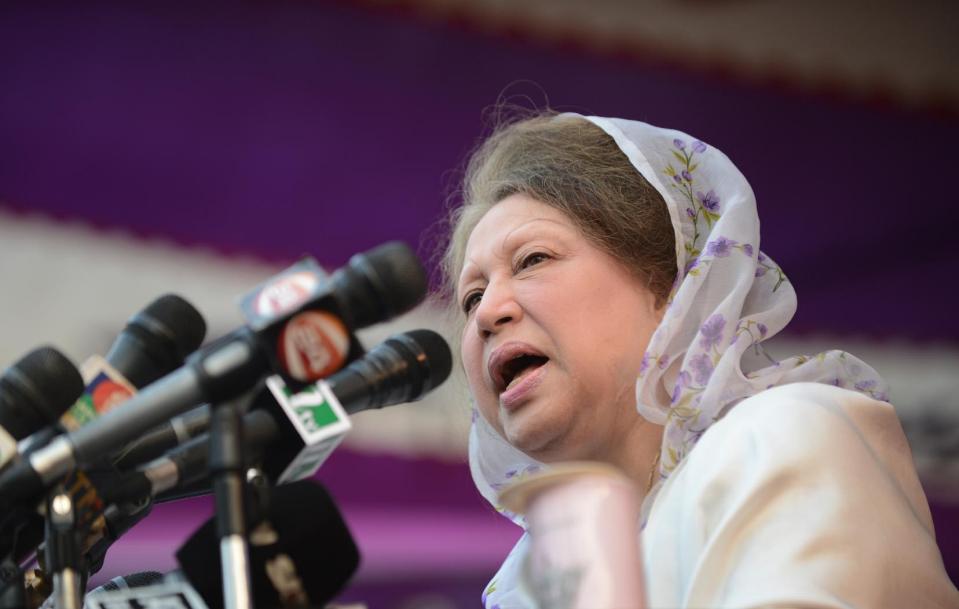 bangladesh 039 s main opposition leader and bangladesh nationalist party chairperson khaleda zia addresses a rally in dhaka on january 20 2014 photo afp