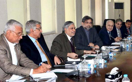 finance minister mohammad ishaq dar c chairing meeting of the sub committee of the cabinet on energy photo pid