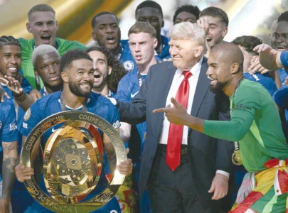 chelsea stun psg to win cwc final