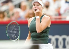 swiatek sinks osaka shines at canadian open