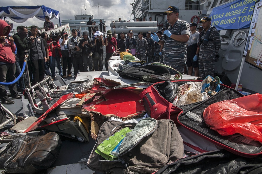 strong currents high winds big waves hinder attempts to investigate debris photo afp