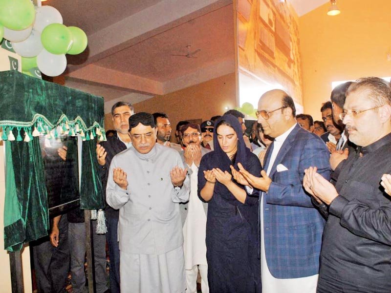 asif ali zardari inaugurates water distillation plant in mithi photo nni