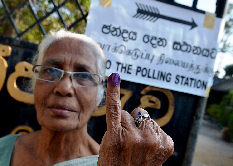 a sri lankan woman holds up her inked finger after voting in the country 039 s election at a polling station in the north central town of polonnaruwa some 240 kms from colombo on january 8 2015 photo afp