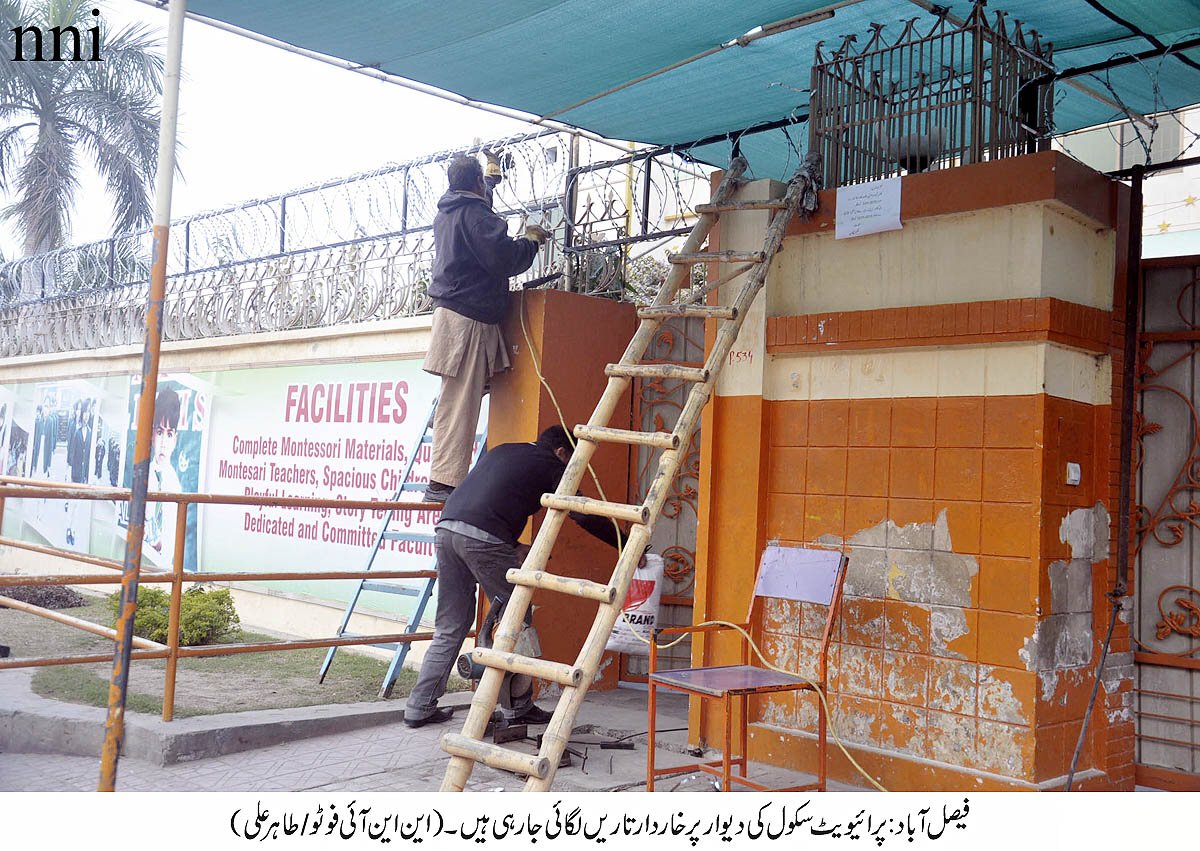 regional police officer rehmatullah niazi said 582 schools in dera ghazi khan 135 schools in layyah 221 schools in muzaffaragarh and 48 schools in rajanpur had not met security guidelines photo nni