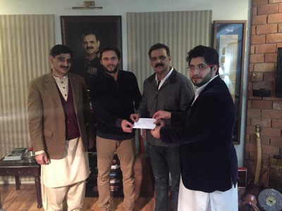 shahid afridi haier pakistan donate rs5 million for uplift of army public school