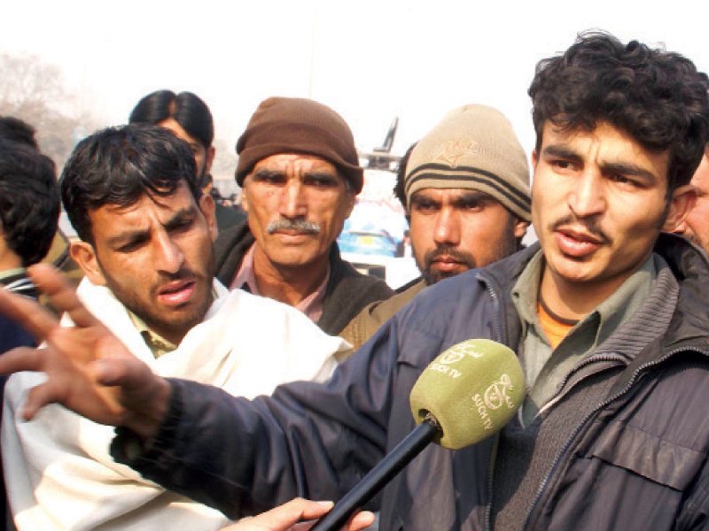 yhe father of the missing boy speaks to media photo agha mehroz express inp