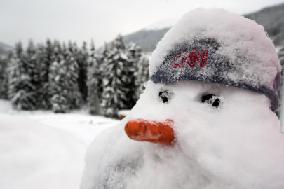 saudi cleric condemns snowmen as anti islamic