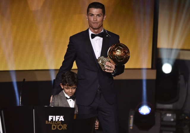 real madrid and portugal forward cristiano ronaldo r poses with his son cristiano jr after receiving the 2014 fifa ballon d 039 or award ceremony at the kongresshaus in zurich on january 12 2015 photo afp