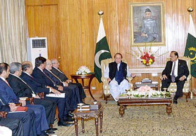 prime minister nawaz sharif c and president mamnoon hussain r in a meeting with a delegation of business community at aiwan e sadr islamabad photo app prime minister nawaz sharif c and president mamnoon hussain r in a meeting with a delegation of business community at aiwan e sadr islamabad photo app