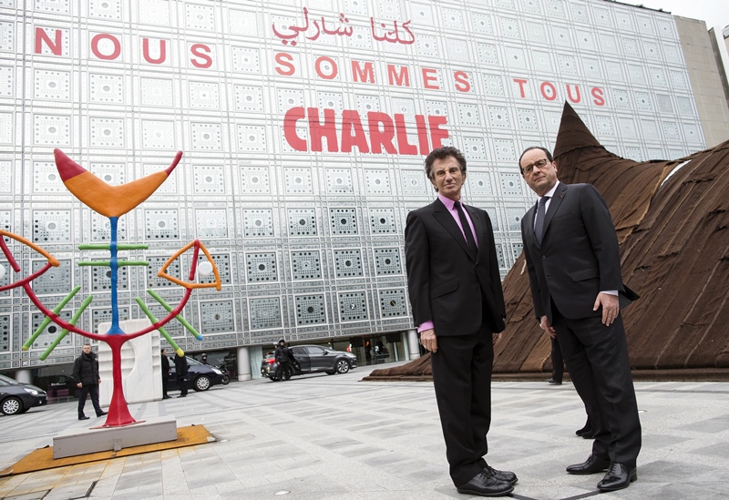 french president francois hollande r and the president of the institut du monde arabe arab institute jack lang l pose in front of the arab institute building bearing the message 039 we are charlie 039 on january 15 2015 french president francois hollande said thursday that muslims suffered the most from fundamentalism and intolerance as the country grapples with the fallout from a string of islamist attacks photo afp