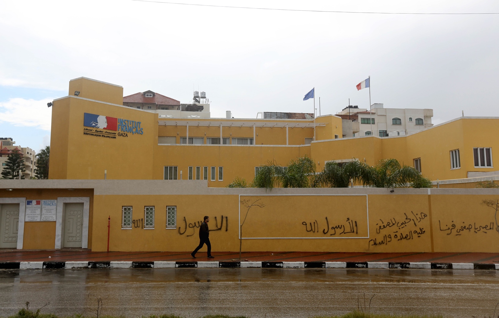 a picture taken on january 17 2015 in gaza city shows the walls of the french cultural center that were painted overnight with graffitti in reaction to a cartoon published in the latest issue of charlie hebdo photo afp